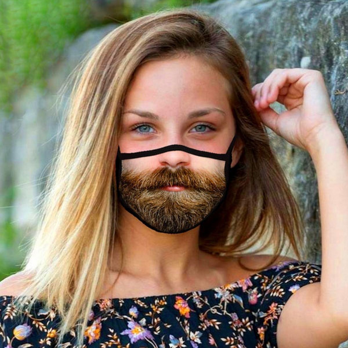 baard- en snormasker op gezicht