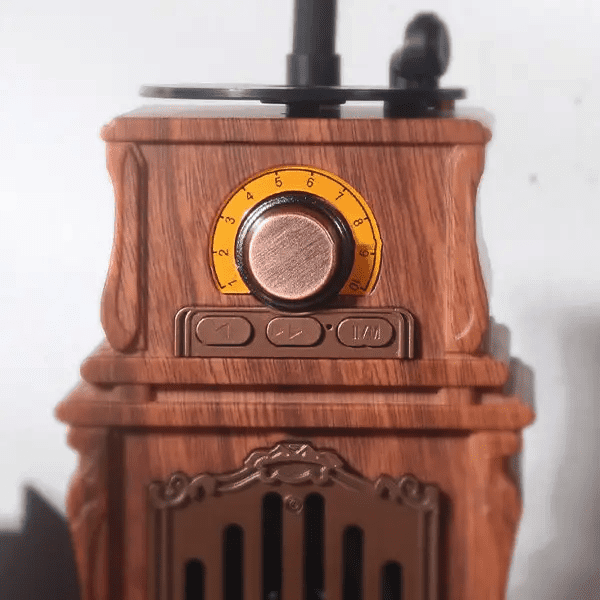 Vintage houten AM/FM radio van houtimitatiegrammofoon