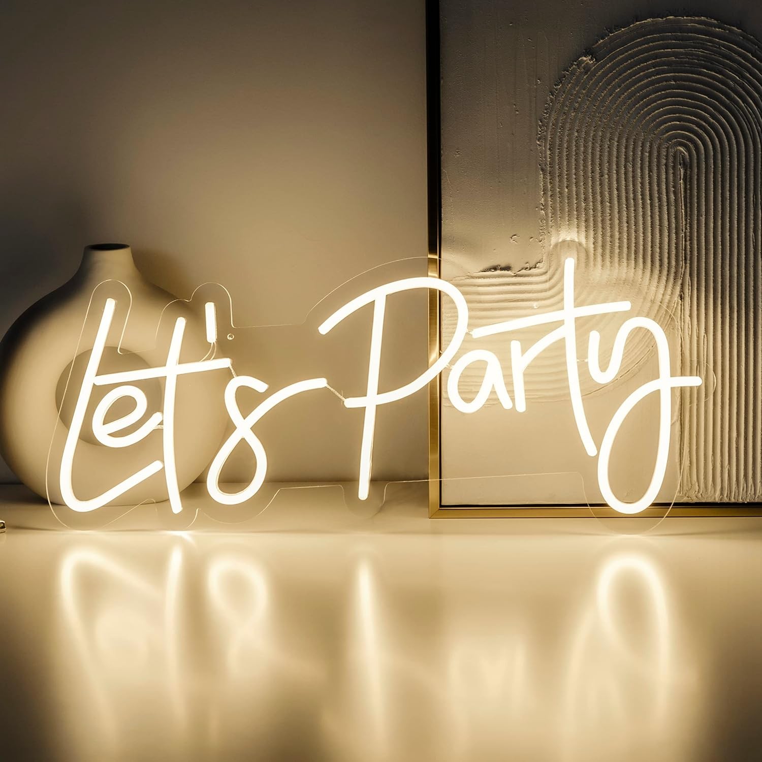 Let's party reclamebord op de muur fel neon